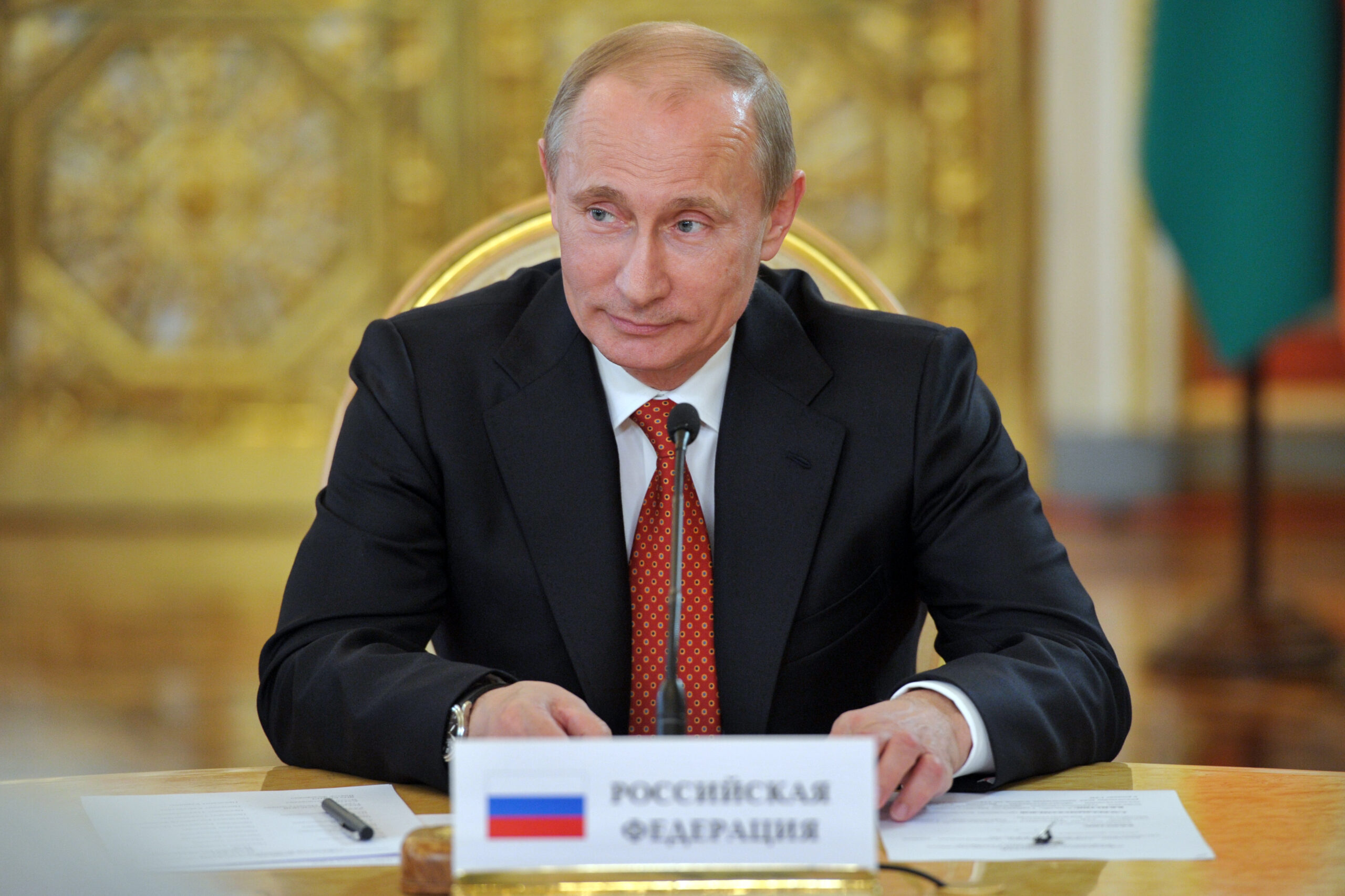 Путин пошутил об удачливости, сравнив работу в мэрии и Кремле