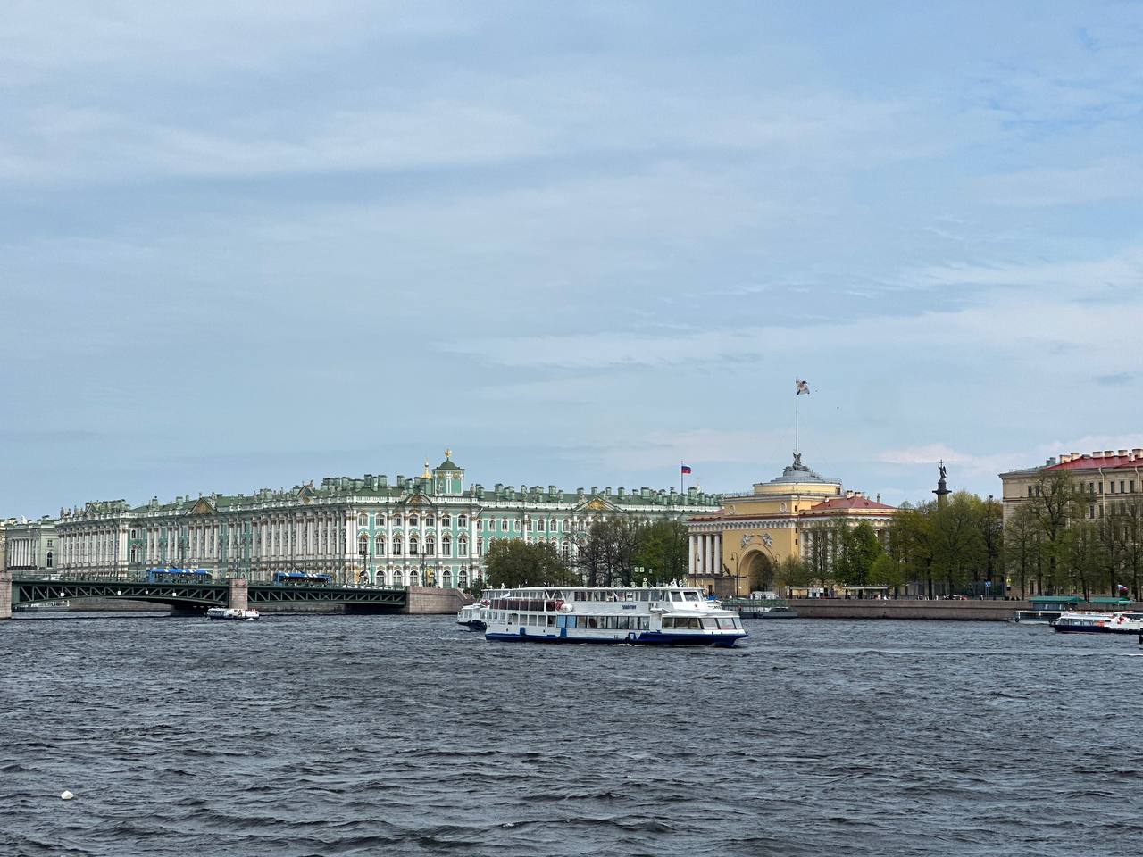 Солнце рекордно по времени грело петербуржцев в этот понедельник