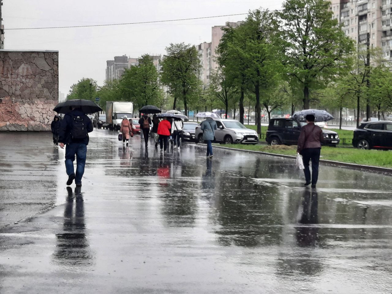 Доставайте зонтики: сильные ливни обрушатся на Петербург 30 мая