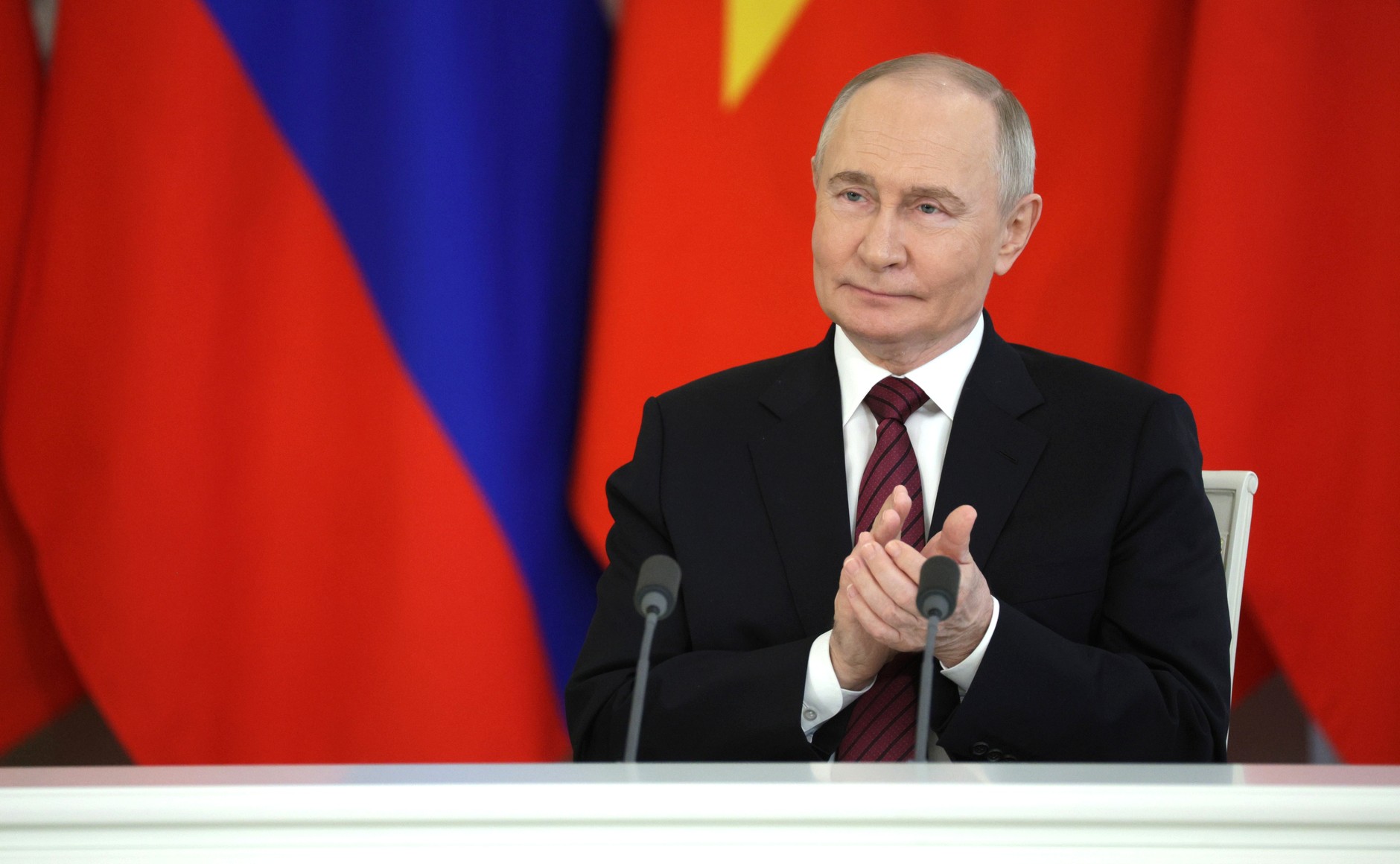 «Говорит свободно»: Путин рассказал о владеющей китайским внучке на ПМЭФ-2025