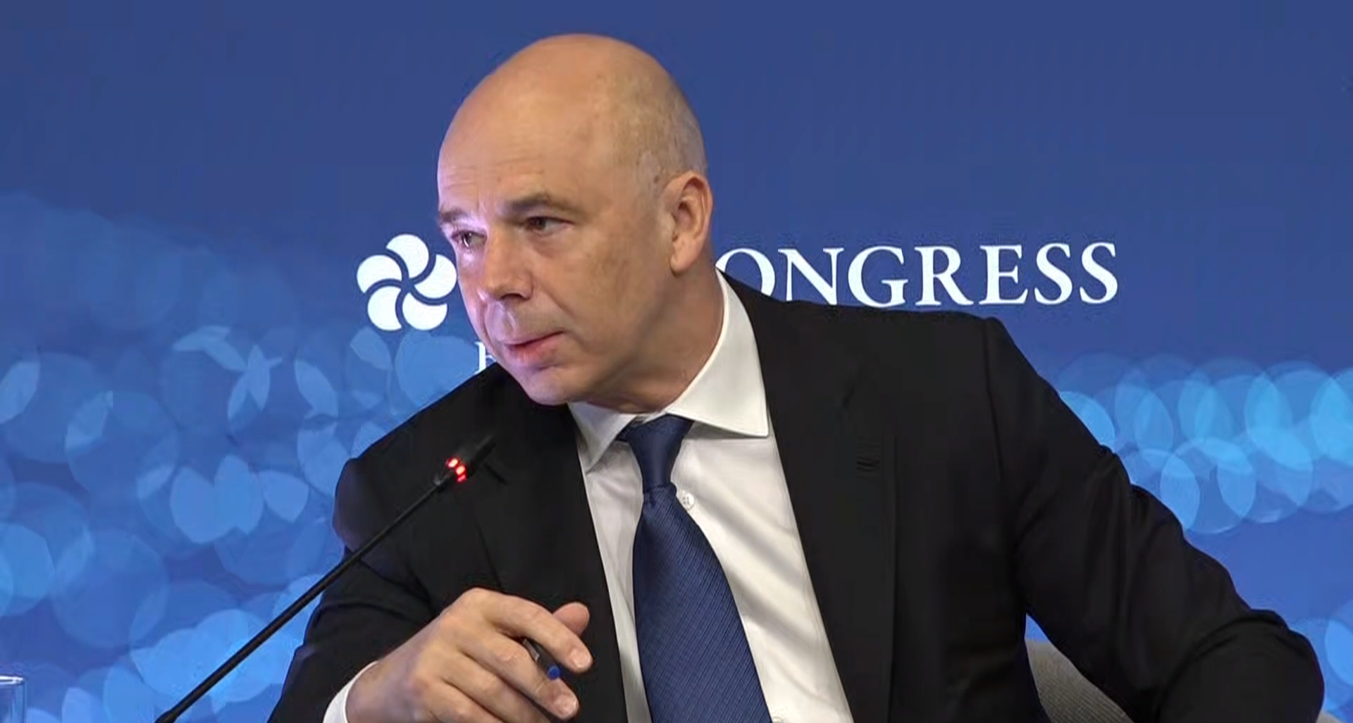 Глава Минфина РФ улыбнулся и призвал верить, что инфляция в стране достигнет 4%