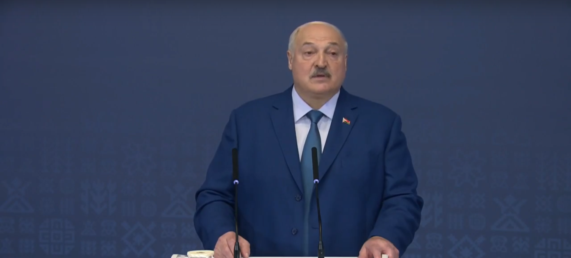 Лукашенко признался, что защищал Беглова перед Путиным из-за уборки снега в Петербурге
