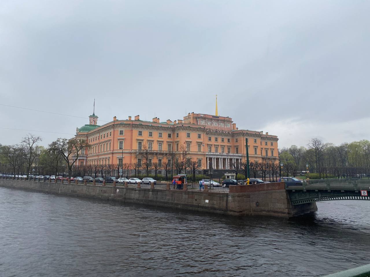 Гости ПМЭФ намочат пиджаки под сильным дождем 19 июня