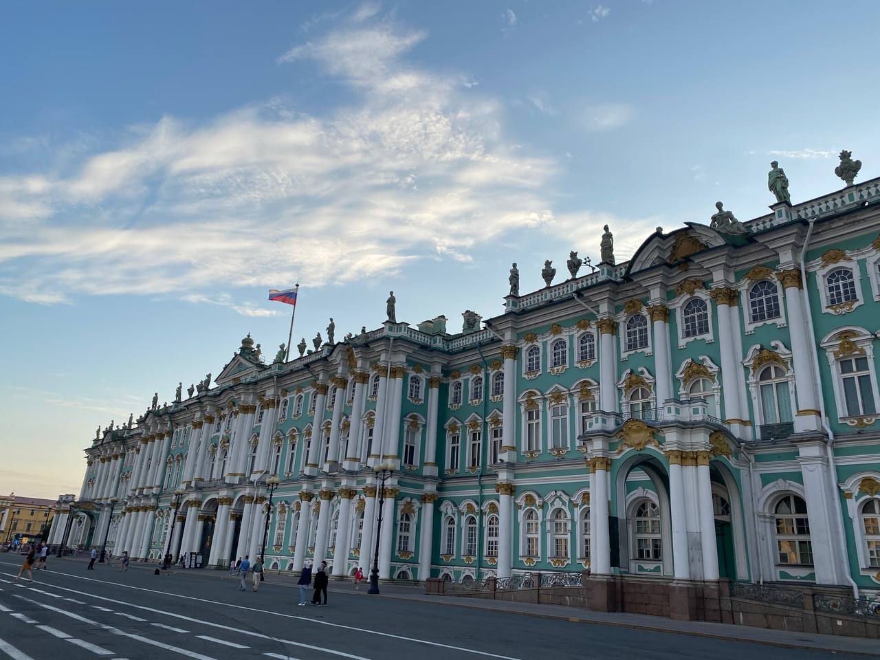 Меценат из Франции поделил наследство между родственниками и котами из Эрмитажа