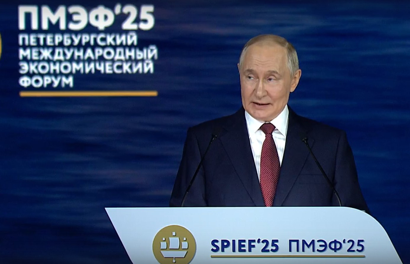 Путин заявил о рекордном снижении уровня бедности в России
