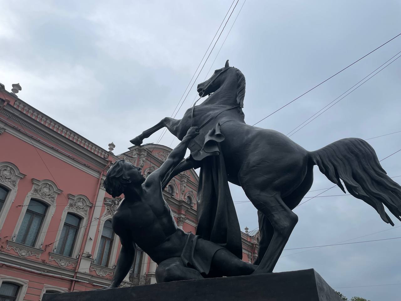 Восточный ветер принесет в Петербург свежесть и облака