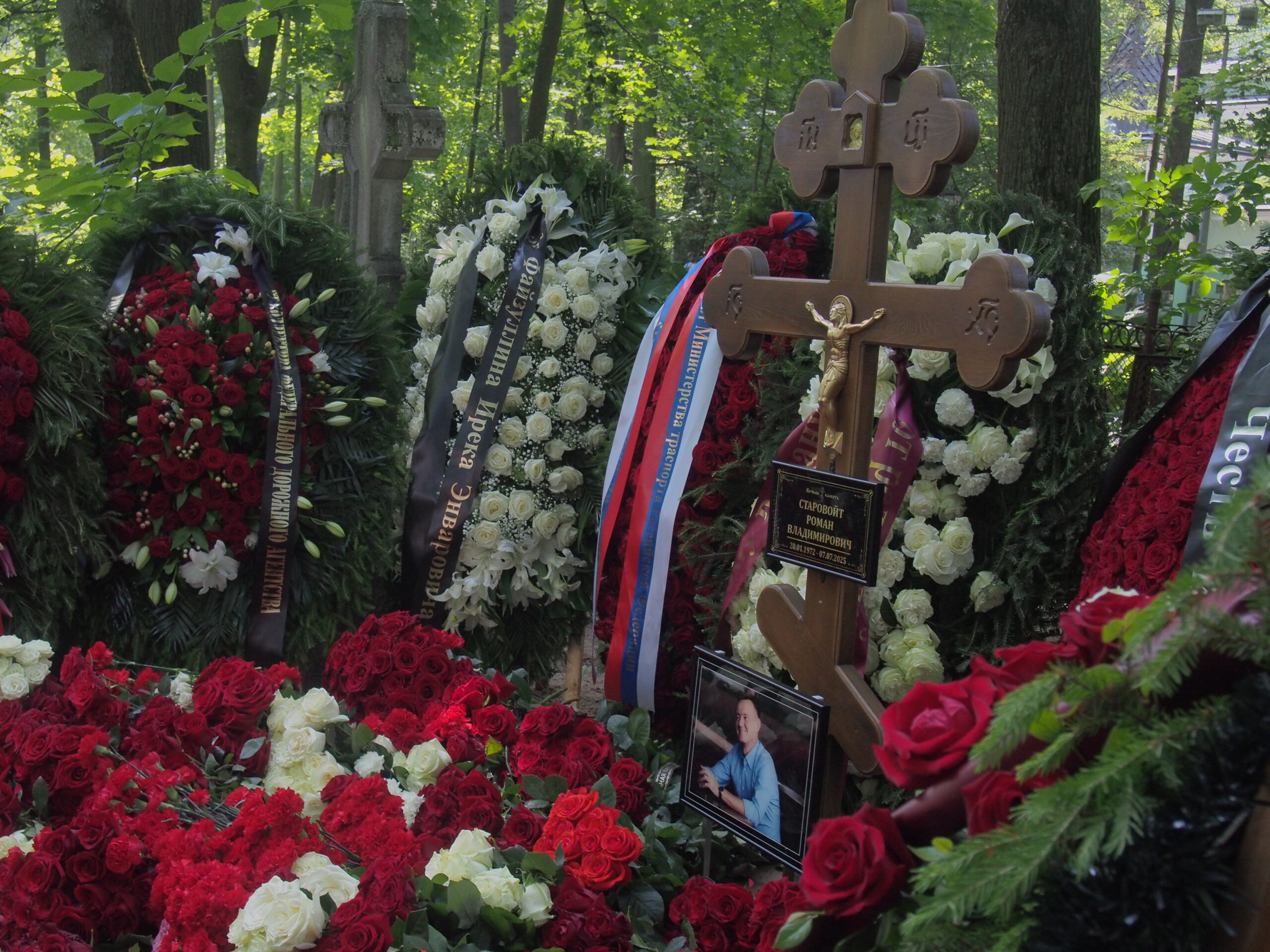 Возлюбленную Старовойта Полину не увидели на кладбище на 40-й день со дня смерти