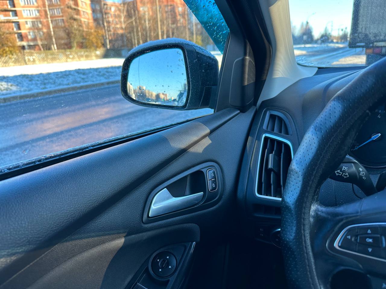 Петербуржцы стали активнее покупать Lada Aura