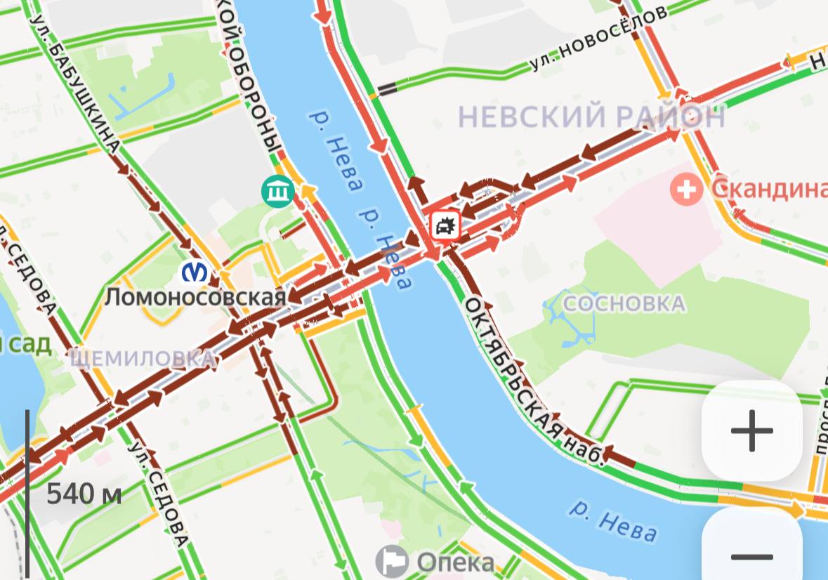 Пробки парализовали Невский район Петербурга из-за фур на КАДе 14 августа