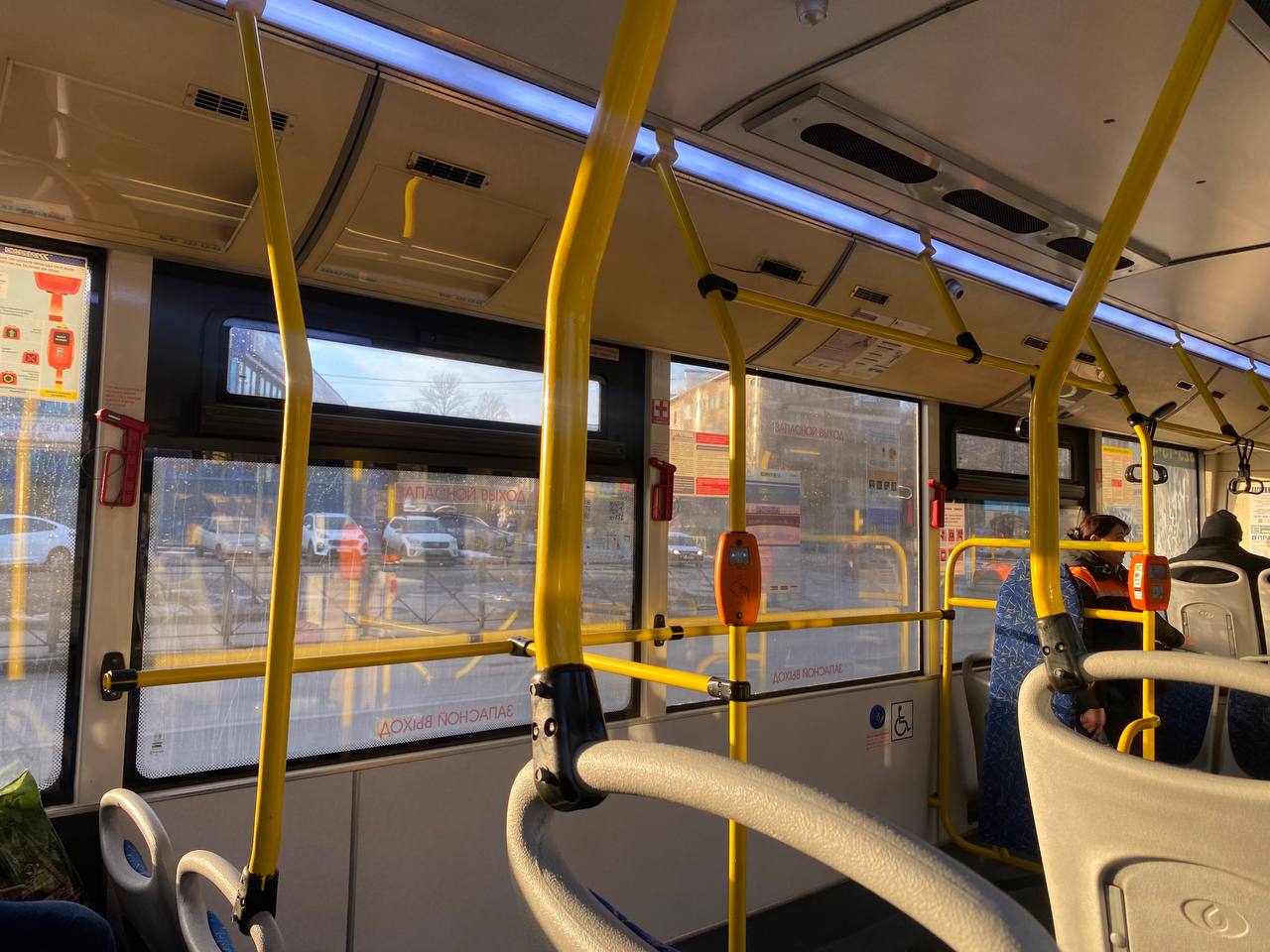 Бомжи в Петербурге смогут бесплатно ездить в метро и на автобусах
