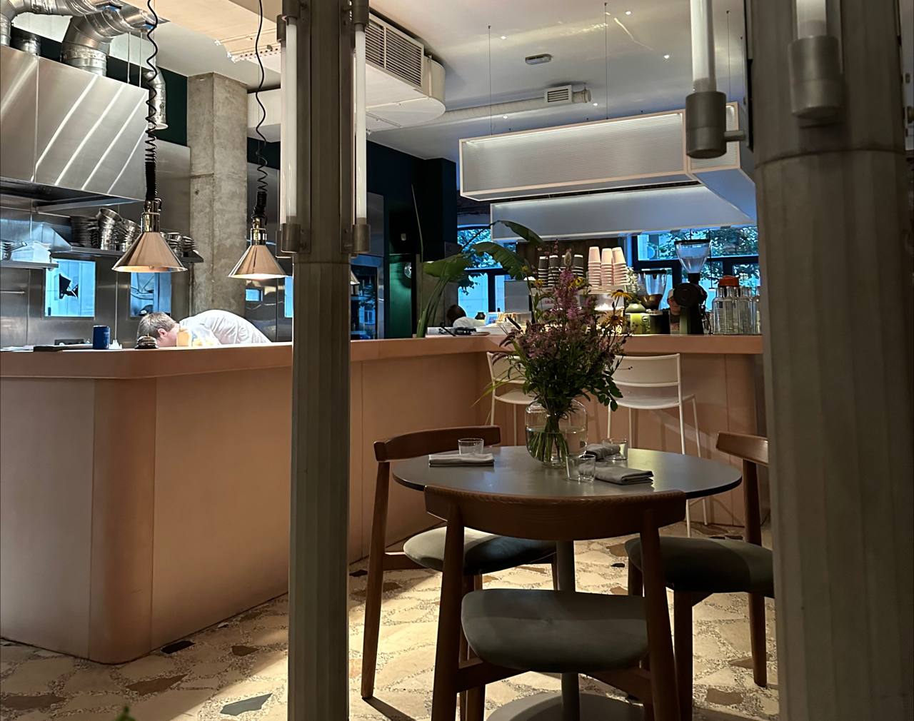 Беременная чуть не потеряла ребенка после ужина в петербургском ресторане