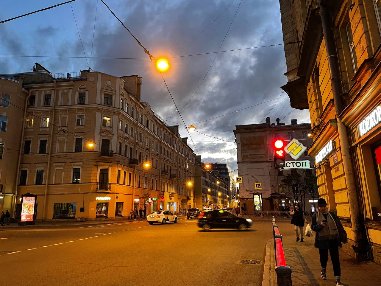 Небо над Петербургом вновь затянет фронт: синоптики обещали кратковременные дожди