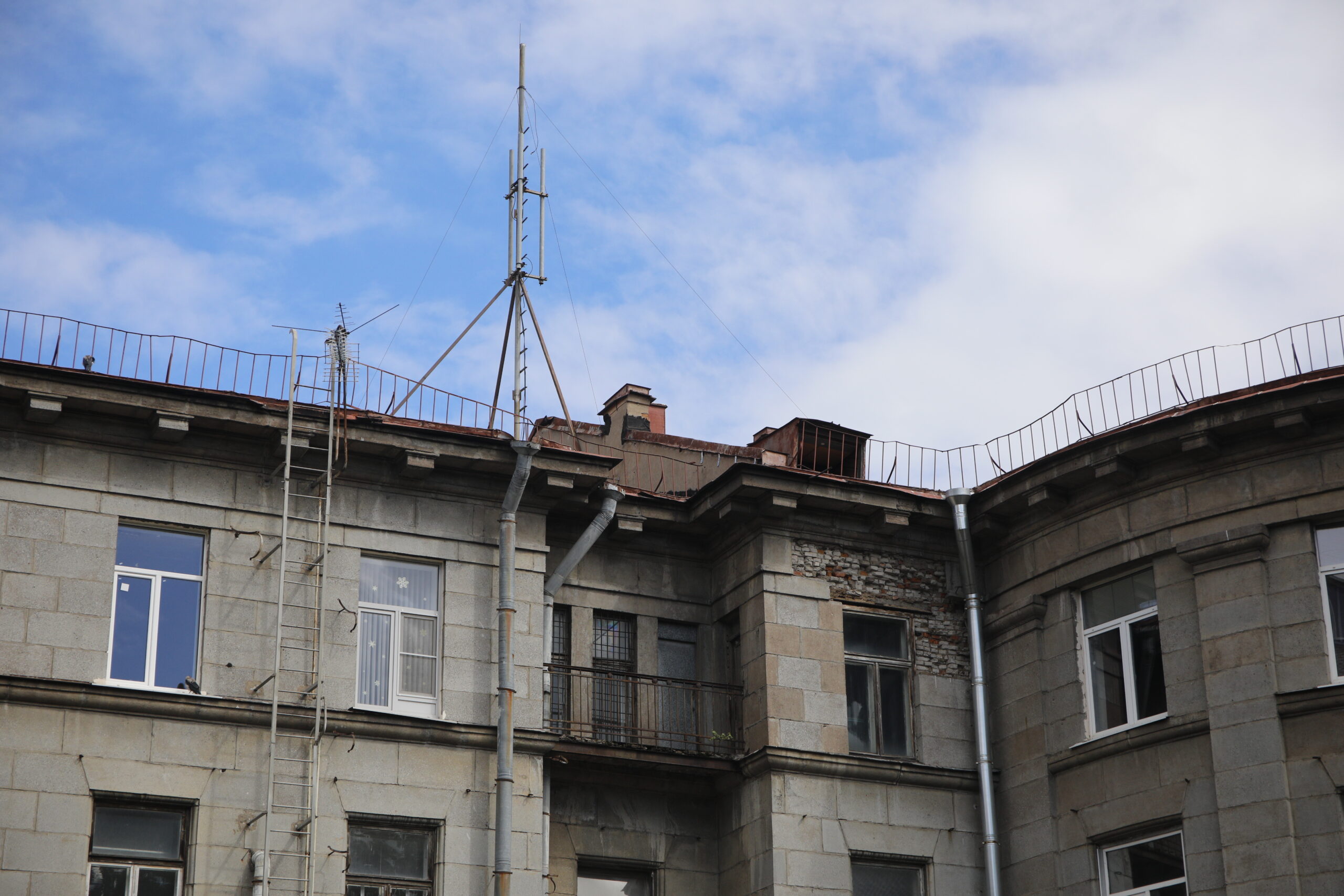 Попытка активистов силой помешать сносу ВНИИБ обернулась уголовным делом в Петербурге