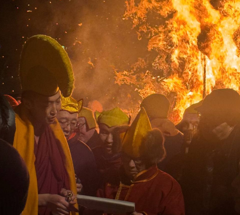 Огромный костер разожгли на Старой деревне в Петербурге и это не в честь Масленицы — фото