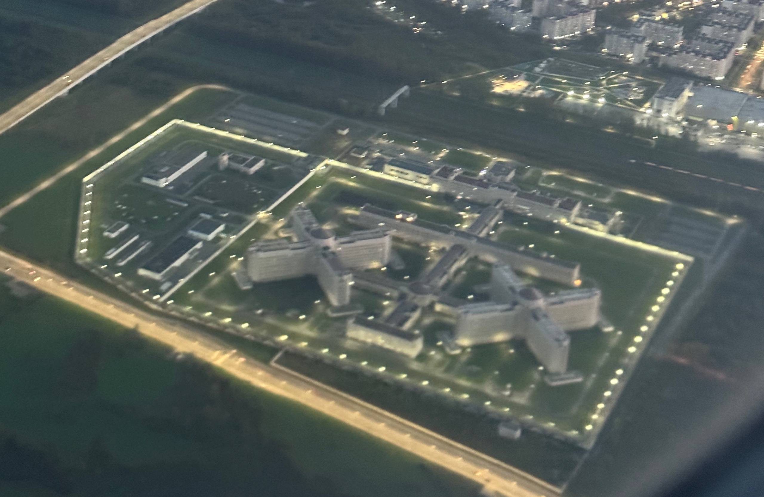 Тело охранника с оружием нашли в СИЗО «Кресты» в Петербурге