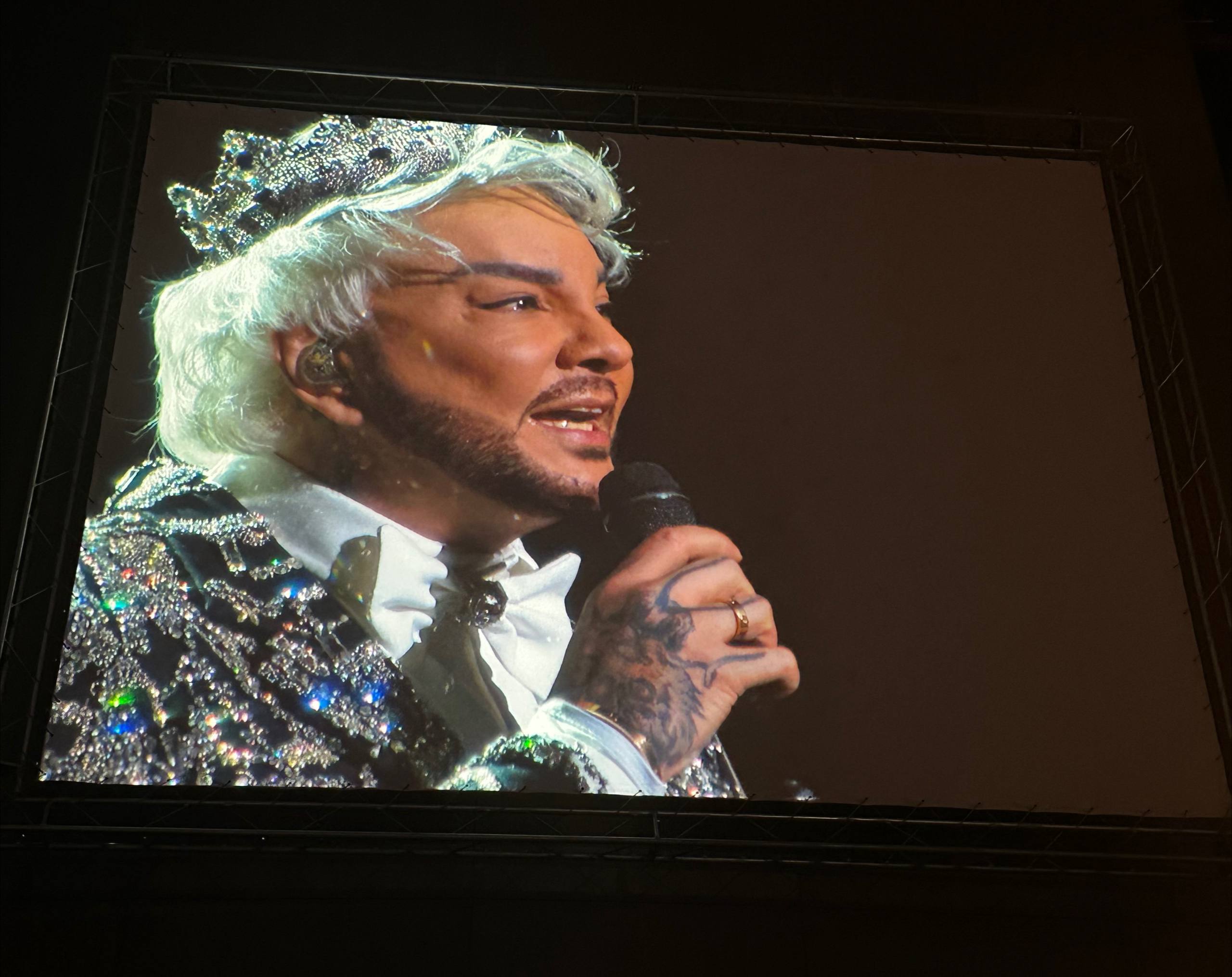 Филипп Киркоров вышел на сцену БКЗ в Петербурге с золотым кольцом на безымянном пальце