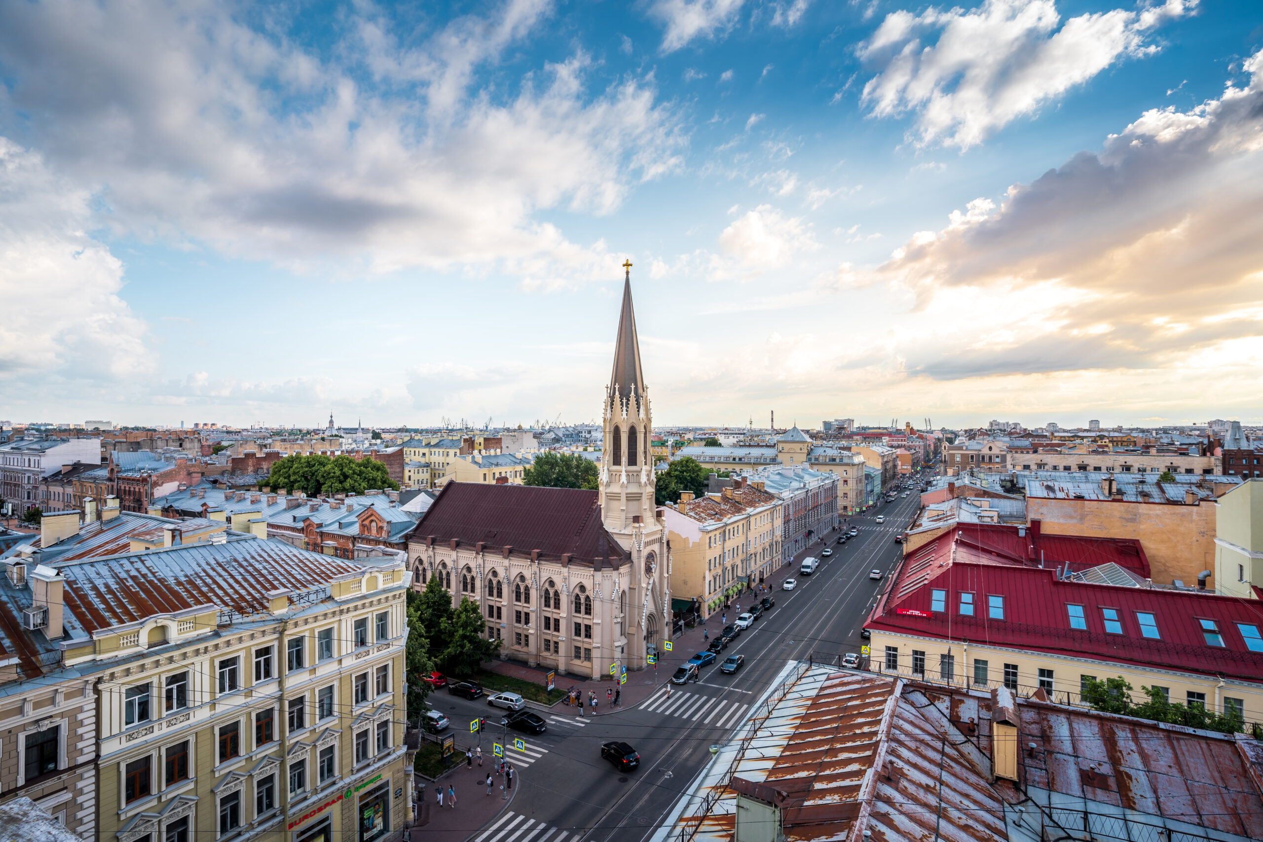 Авито Путешествия: Петербург вошел в топ-2 направлений для поездок по России