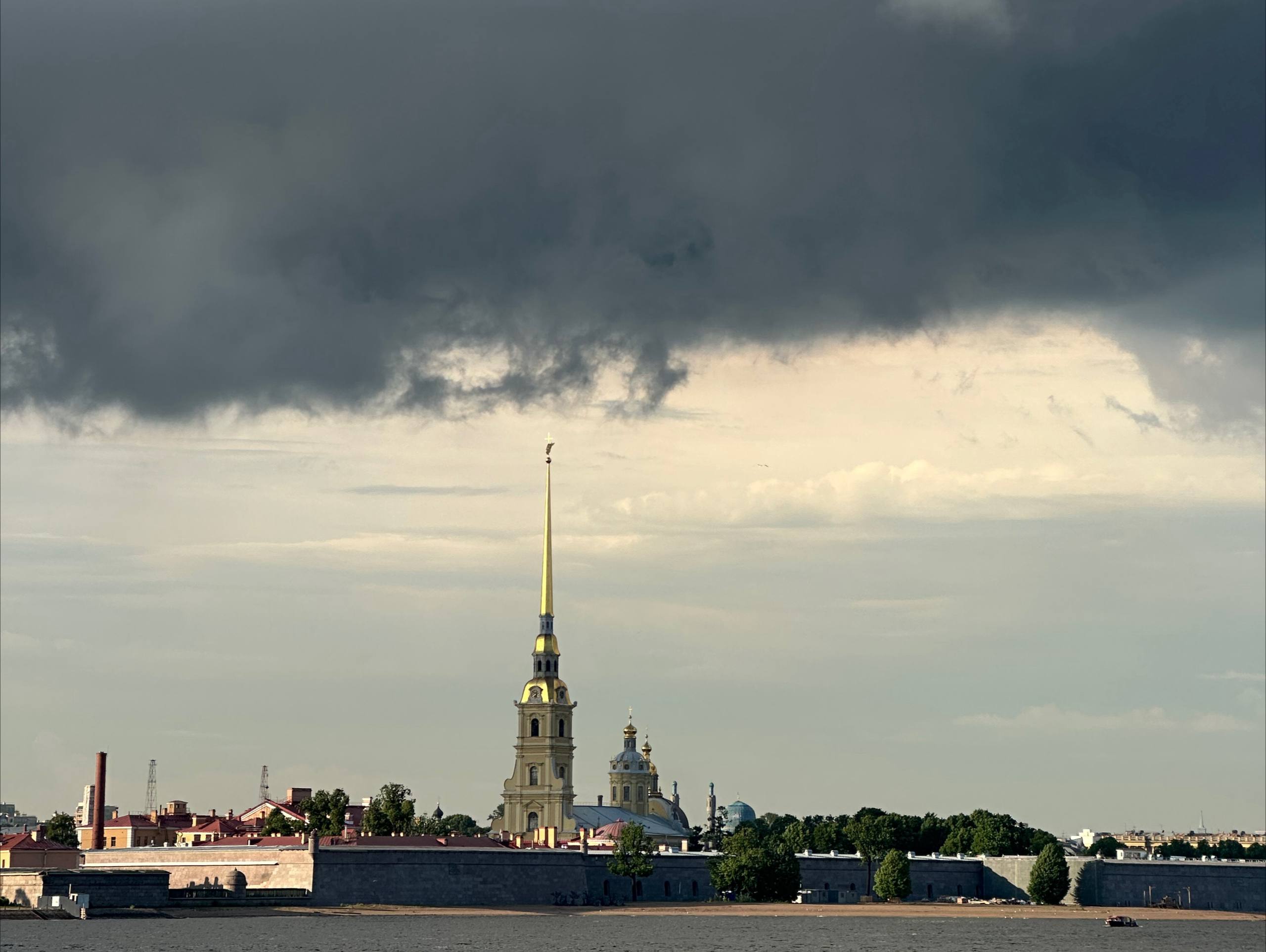 Южный циклон принесет в Петербург облака и дожди с грозами 13 июня