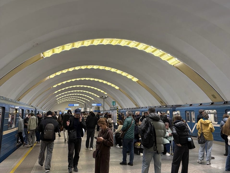 В Петербурге восстановили движение поездов по синей ветке в сторону «Парнаса»