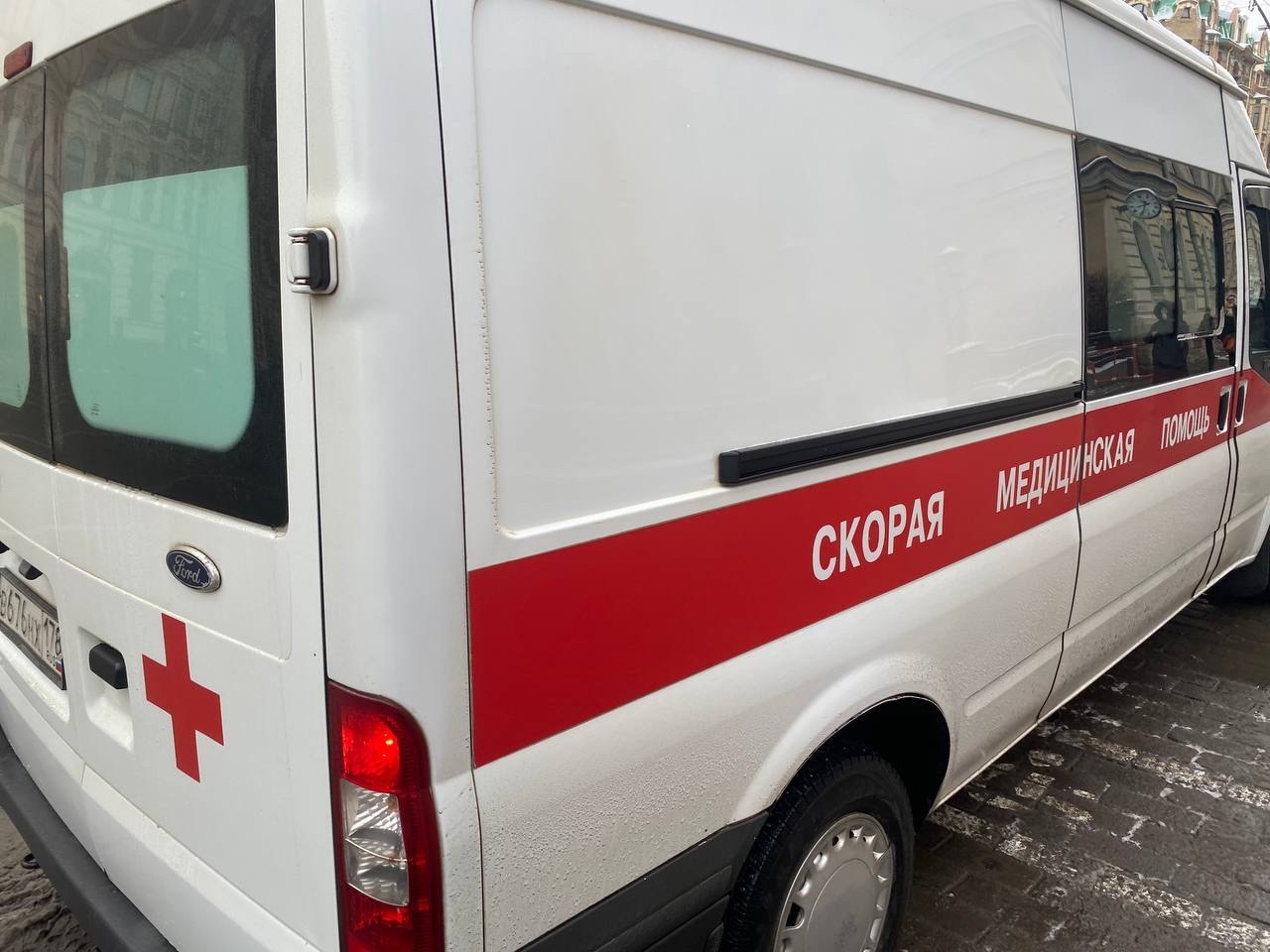 Актрису из «Брата» увезли в больницу после падения на улице
